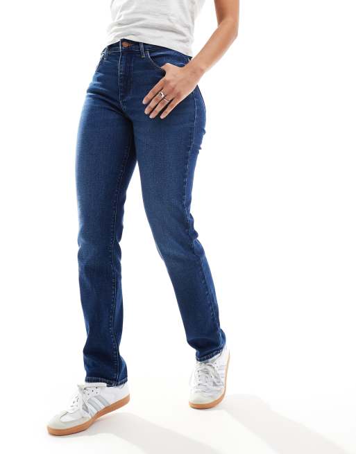 Vaqueros de corte recto con lavado oscuro envejecido de Wrangler