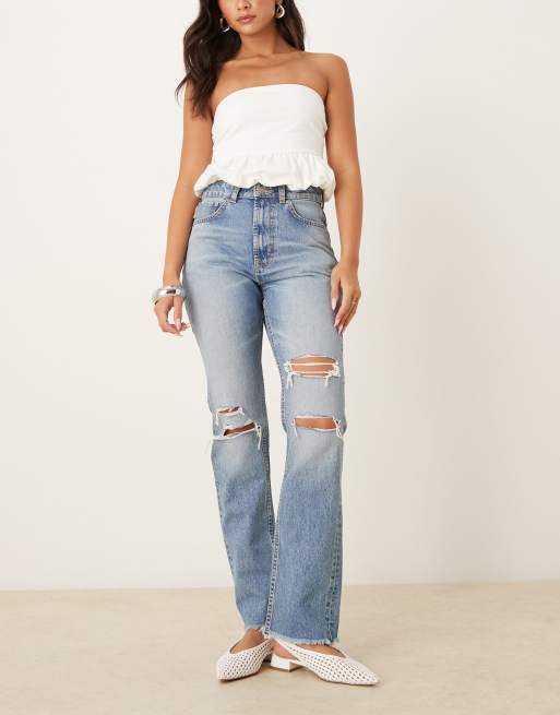 Vaqueros de corte recto y talle medio con lavado claro y diseño rasgado de ASOS DESIGN