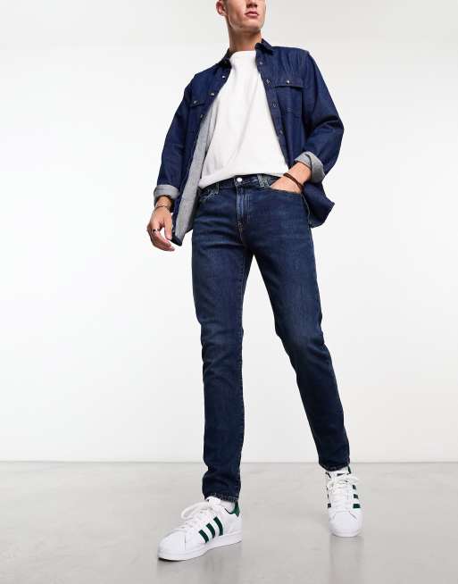 Vaqueros de corte slim tapered con lavado azul marino oscuro 512 de Levi's