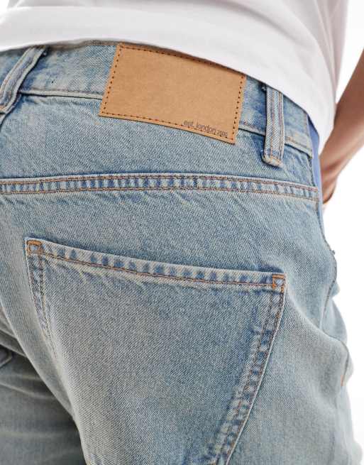 Vaqueros de corte suelto con lavado pálido y dobladillos vueltos anchos de ASOS DESIGN Maternity , 4 de 5