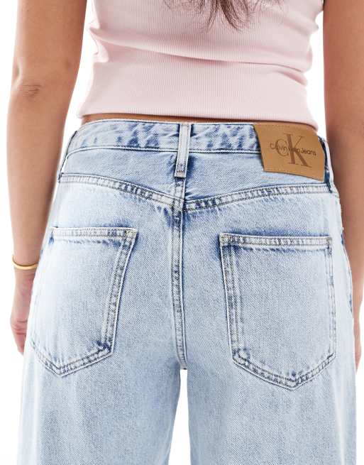 Vaqueros de corte suelto y estilo años 90 con lavado claro de Calvin Klein Jeans, 4 de 5