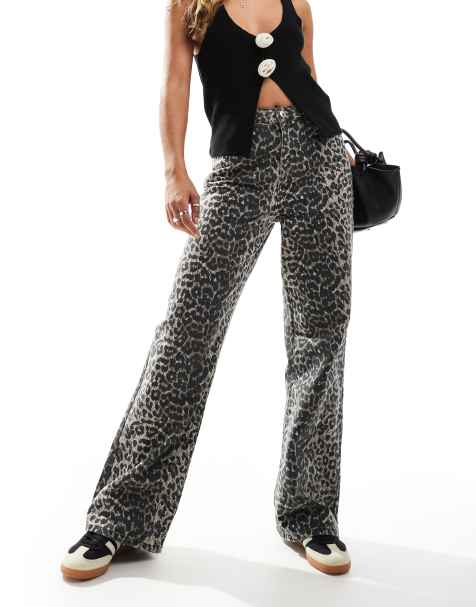 Vaqueros de pernera ancha con estampado de leopardo de New Look - view 1