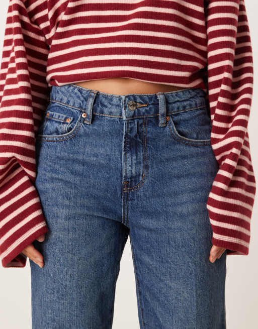 Vaqueros de pernera recta con lavado azul medio de Gina Tricot Petite, 4 de 5