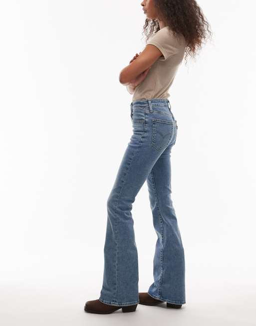 Vaqueros de talle alto y corte acampanado con lavado claro 726 de Levi's , 2 de 5