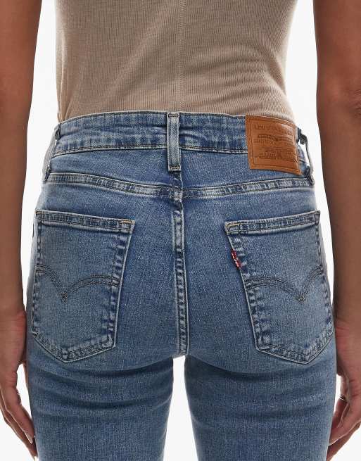 Vaqueros de talle alto y corte acampanado con lavado claro 726 de Levi's , 5 de 5