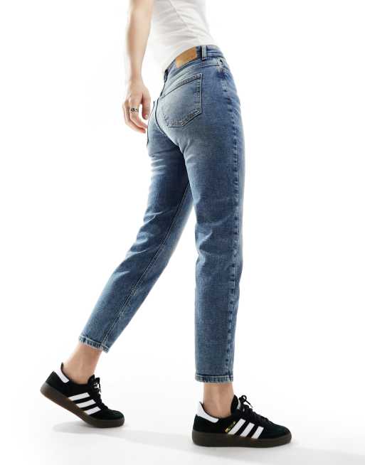 Vaqueros de talle alto y corte recto slim con lavado azul medio Moni de Noisy May, 2 de 5