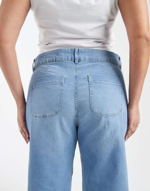 Vaqueros de talle alto y pernera ancha con lavado azul claro Kayla de Vero Moda Curve, 4 de 5