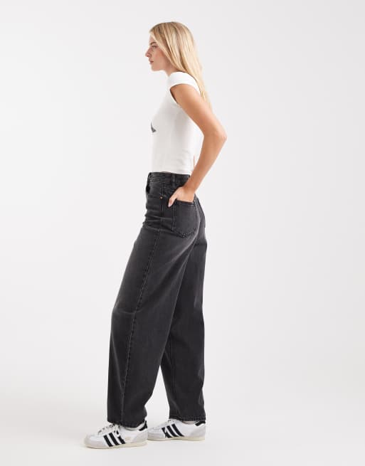 Vaqueros de talle alto y pernera barrel con lavado negro Billie de Vero Moda Tall, 2 de 5