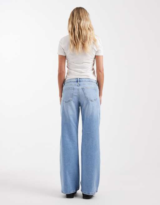 Vaqueros de talle bajo y pernera ancha con lavado azul claro Judy de ONLY Petite, 4 de 5