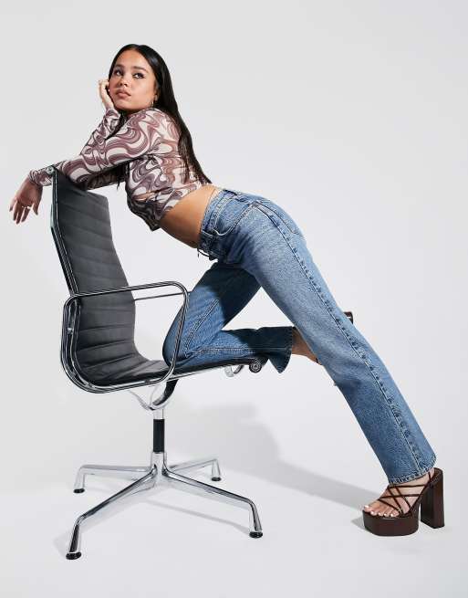 Vaqueros de talle bajo y pernera recta con lavado azul medio de mezcla de algodón de ASOS DESIGN - LBLUE
