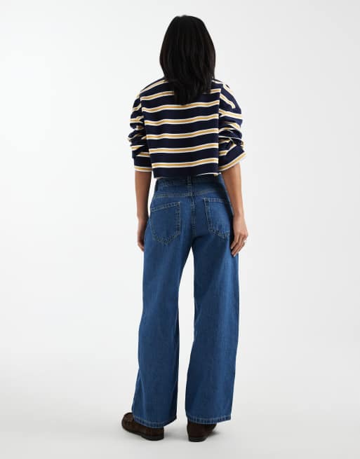 Vaqueros de talle medio y pernera recta con lavado azul medio Kirsa de Vero Moda Petite, 2 de 5