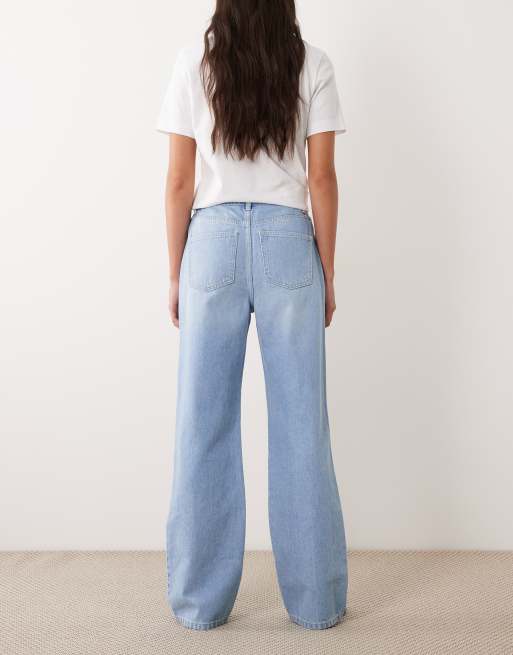 Vaqueros descoloridos de pernera recta con diseño de patchwork de ASOS DESIGN, 2 de 5