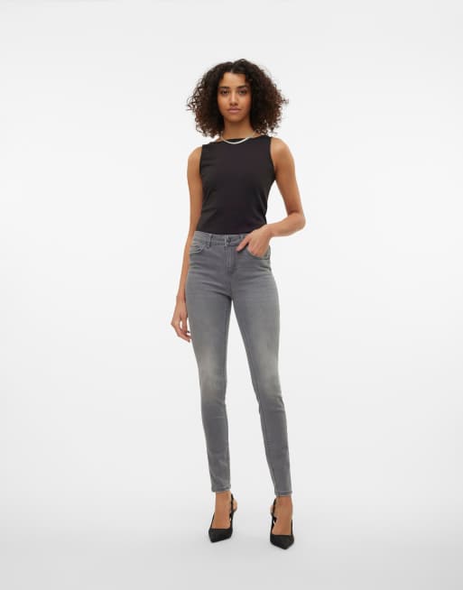Vaqueros gris claro de corte pitillo de Vero Moda