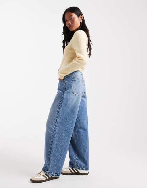 Vaqueros holgados con lavado azul medio de Miss Selfridge Petite, 2 de 5