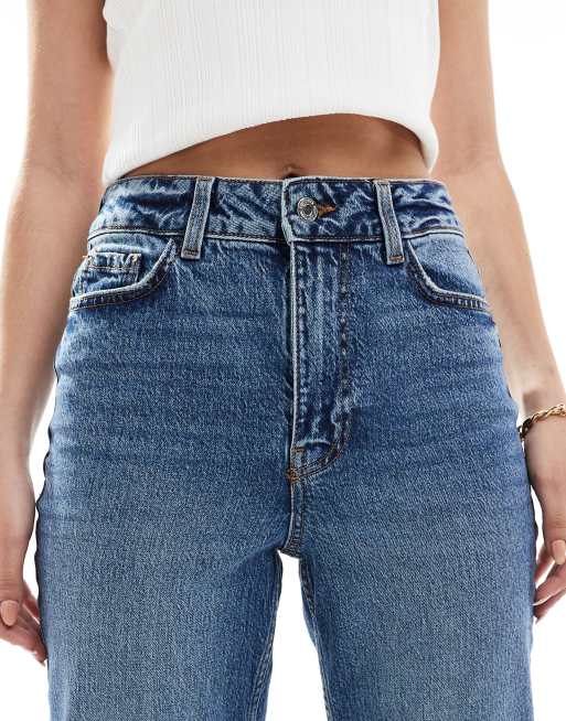 Vaqueros mom azul medio con detalles rasgados de New Look, 4 de 5