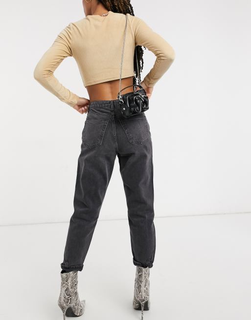 Vaqueros mom con bajo con roturas y lavado negro de Topshop, 2 de 4