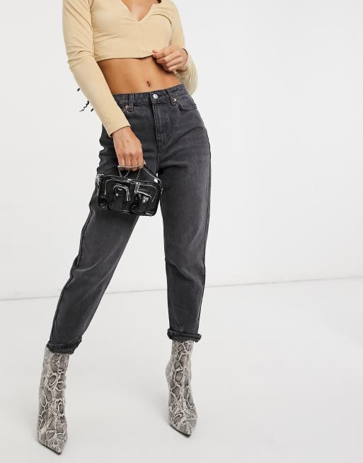 Vaqueros mom con bajo con roturas y lavado negro de Topshop, 4 de 4