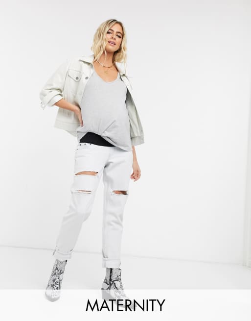 Vaqueros mom con lavado muy descolorido y diseño por debajo del vientre de Topshop Maternity