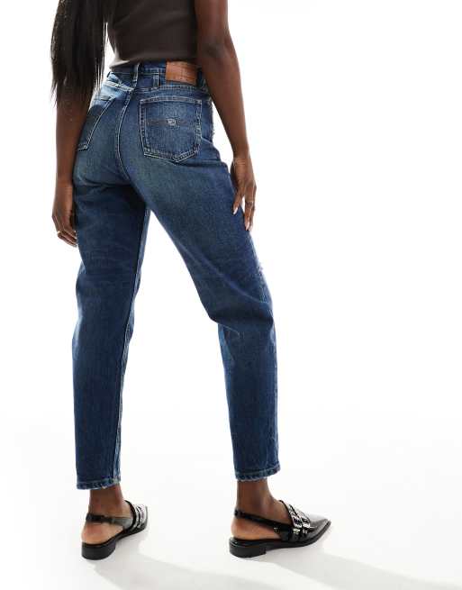 Vaqueros mom con lavado oscuro y diseño rasgado de Tommy Jeans, 3 de 5