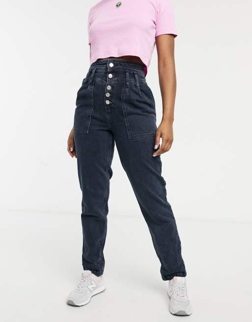 Vaqueros mom de color negro azulado con parte delantera abotonada de Topshop