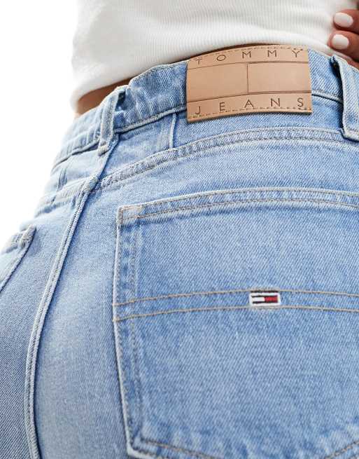 Vaqueros mom de talle muy alto con lavado claro de Tommy Jeans ASOS