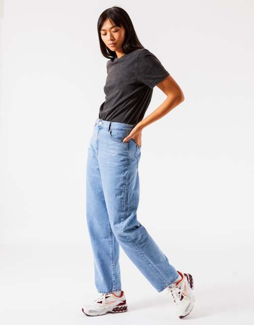 Vaqueros mom extragrandes con lavado claro Bella de Dr Denim