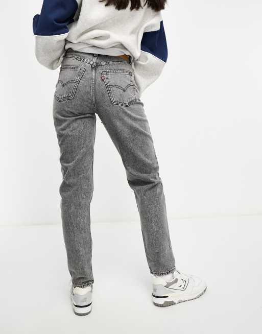 Vaqueros mom gris lavado de estilo años 80 de Levi's, 2 de 5