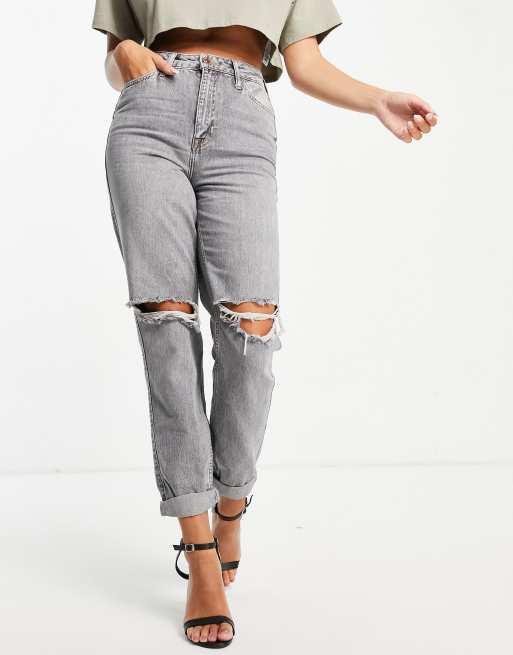 Vaqueros mom grises de talle alto con detalle rasgado de River Island, 3 de 4