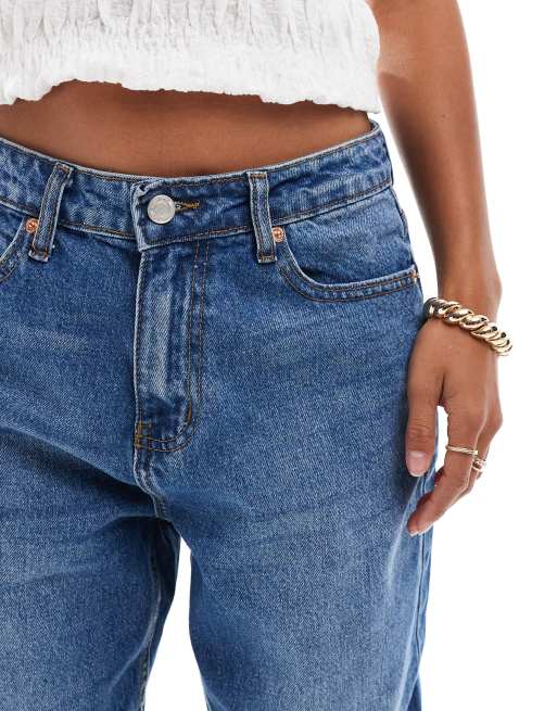 Vaqueros mom holgados con lavado azul medio Veron de DTT Petite, 3 de 5