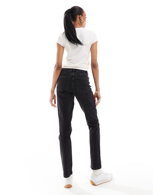 Vaqueros mom negro lavado cómodos de corte slim de ASOS DESIGN Tall, 4 de 5