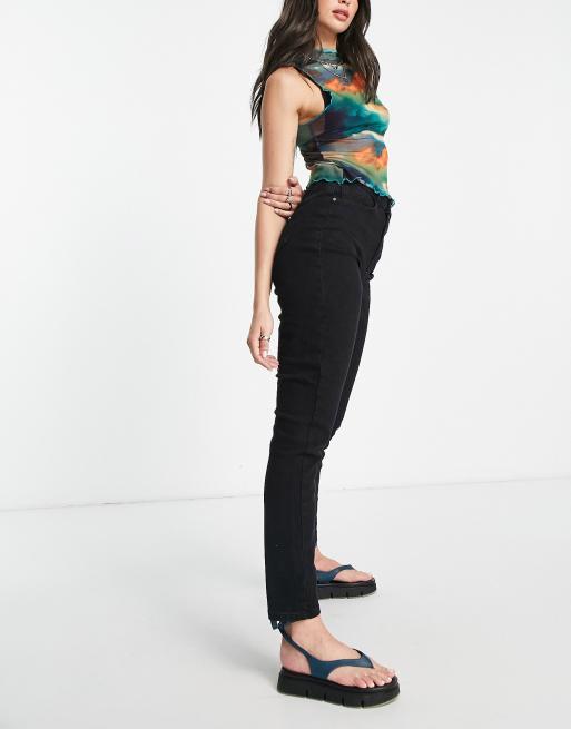 Vaqueros mom negros de talle alto y corte slim Katy de Noisy May Tall, 4 de 4