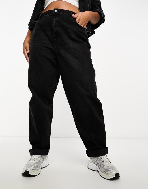 Vaqueros mom negros holgados de talle alto de ASOS DESIGN Curve, 3 de 5