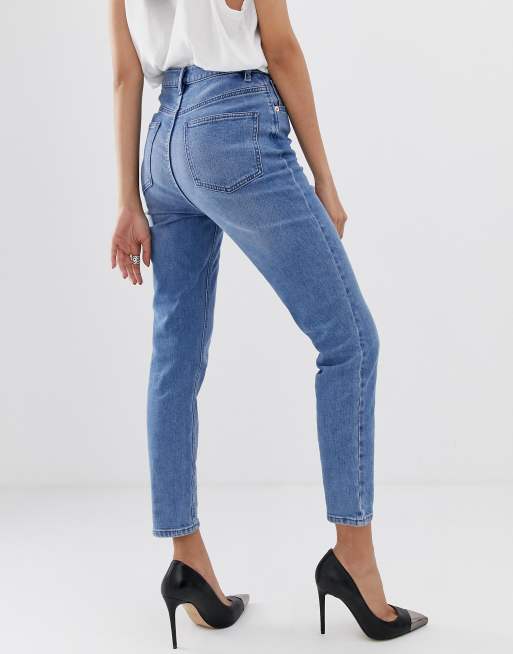 Vaqueros Mom slim de talle alto con lavado a la piedra claro Farleigh de ASOS DESIGN, 2 de 4