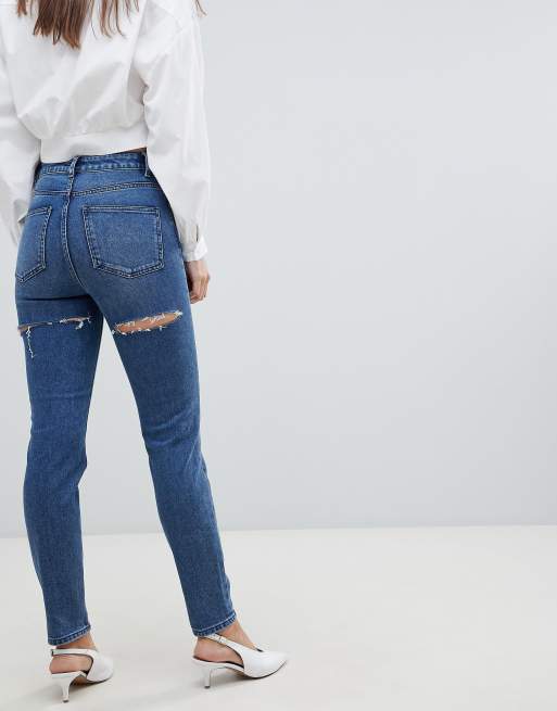 Vaqueros Mum de corte slim y talle alto con lavado a la piedra oscuro y rotos en la parte posterior Farleigh de ASOS DESIGN
