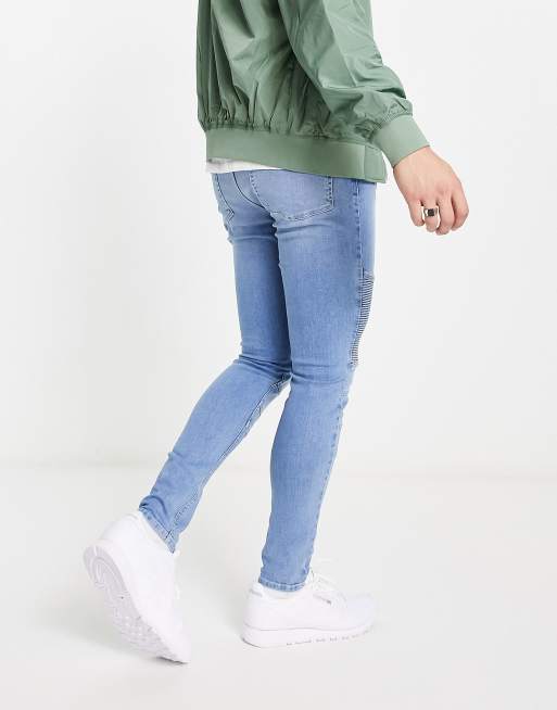 Vaqueros muy elásticos de corte superpitillo con lavado azul medio y detalle de estilo biker de ASOS DESIGN, 2 de 4