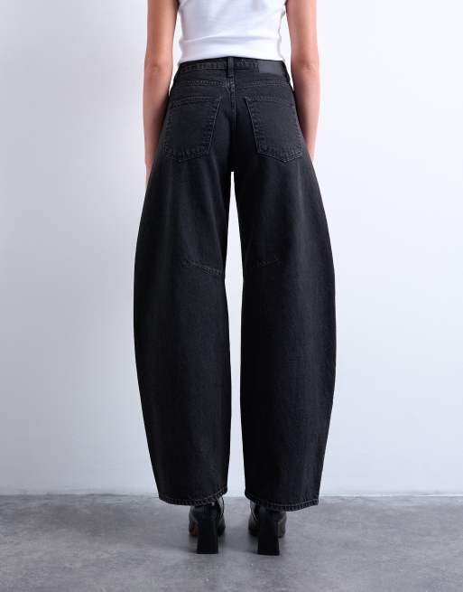 Vaqueros negro lavado de corte barrel y talle medio de Topshop, 4 de 7