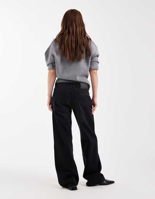 Vaqueros negro lavado de talle bajo y corte holgado de ASOS DESIGN Petite, 2 de 5