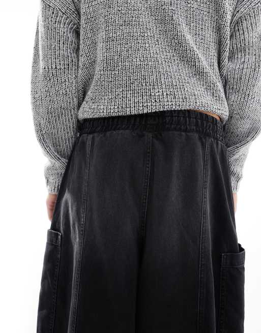 Vaqueros negros de corte globo holgado con bolsillos cargo y detalles de pespuntes de ASOS DESIGN, 4 de 5