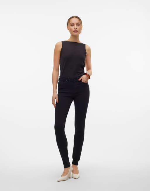 Vaqueros negros de corte pitillo de Vero Moda
