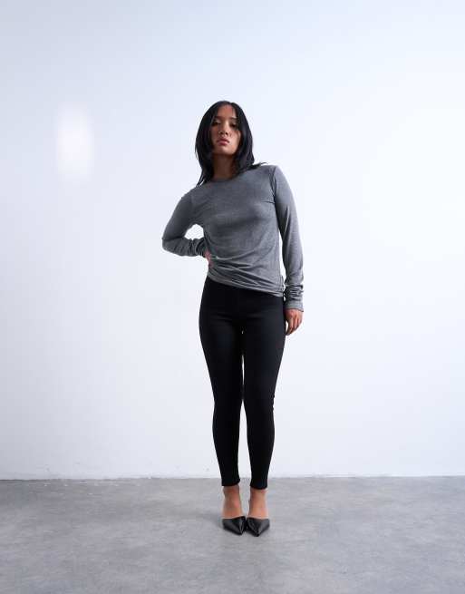 Vaqueros negros de corte superpitillo y talle alto Joni de Topshop Petite, 3 de 7
