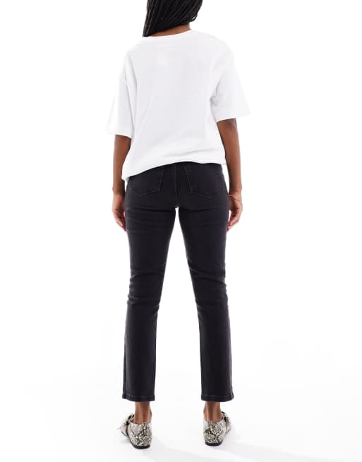 Vaqueros negros de pernera recta Hannah de New Look, 2 de 5
