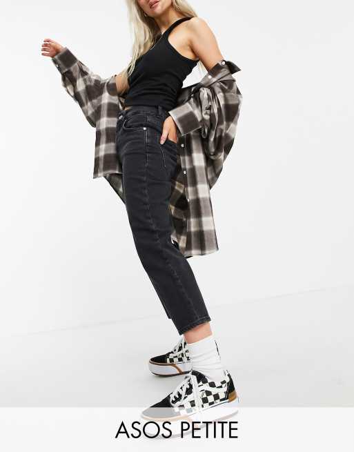 Vaqueros negros lavados elásticos de talle alto, pernera recta y corte slim de ASOS DESIGN Petite