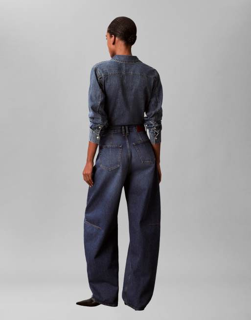 Vaqueros oscuros de pernera barrel marcada de Calvin Klein Jeans, 2 de 5