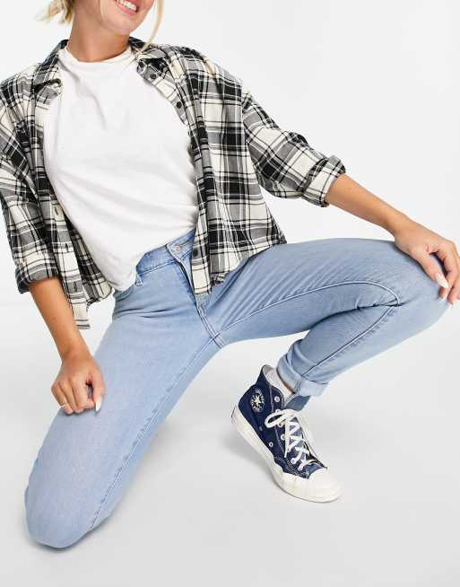 Vaqueros pitillo azul claro 711 de Levi's