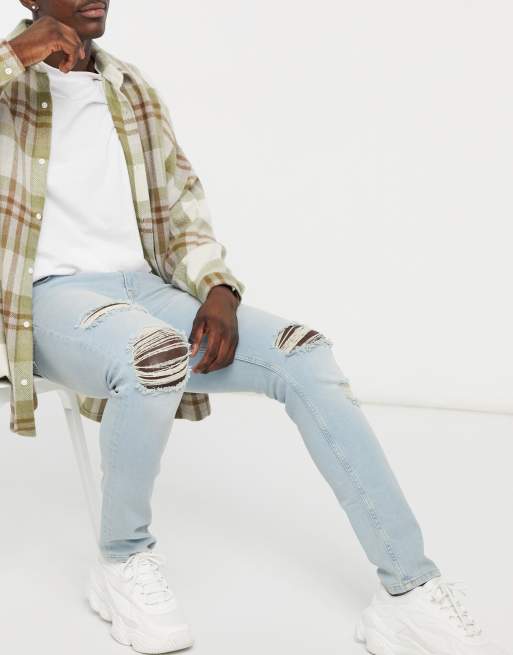 Vaqueros pitillo con lavado claro estilo vintage y rotos en las rodillas de ASOS DESIGN, 4 de 4
