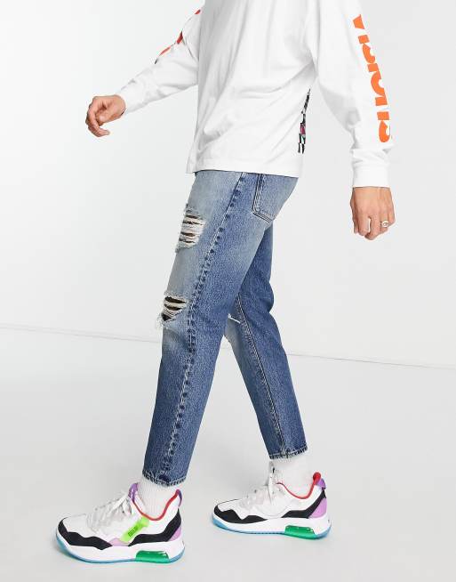Vaqueros rígidos clásicos con lavado medio y diseño muy rasgado de ASOS DESIGN, 4 de 4