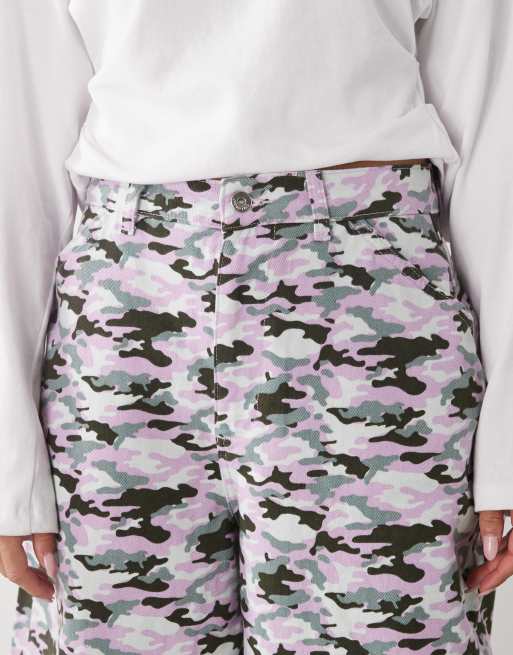 Vaqueros rosas de corte bombacho extragrande con estampado de camuflaje de COLLUSION, 5 de 5
