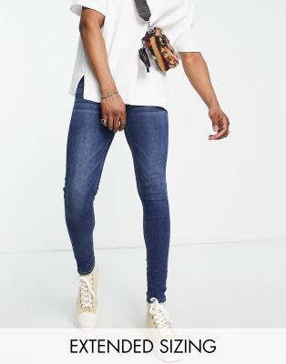 Vaqueros superpitillo elásticos con tinte oscuro de ASOS DESIGN