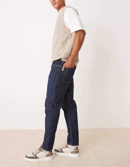 Vaqueros tapered con lavado azul oscuro de ASOS DESIGN, 3 de 5