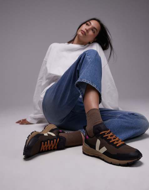 VEJA Dekkan sneakers in brown - view 1